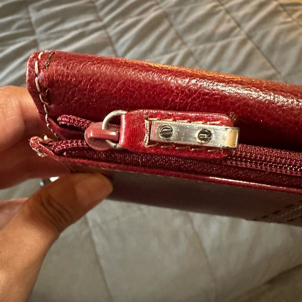 Red Leather FOSSIL Wallet - Picture 3 of 10